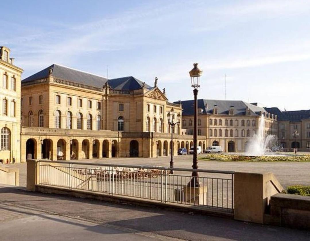 Appartement Spa Privatif Et Cinema Centre Ville Metz Exteriör bild